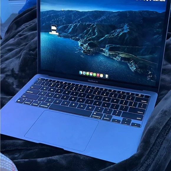 MacBook Air M1 8GB